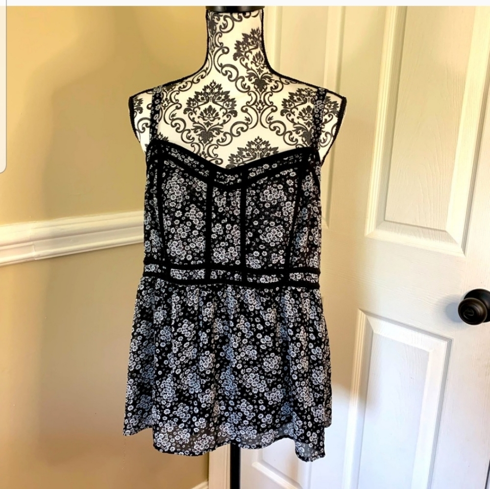 Torrid, women’s, black and white floral tank top, size XL
